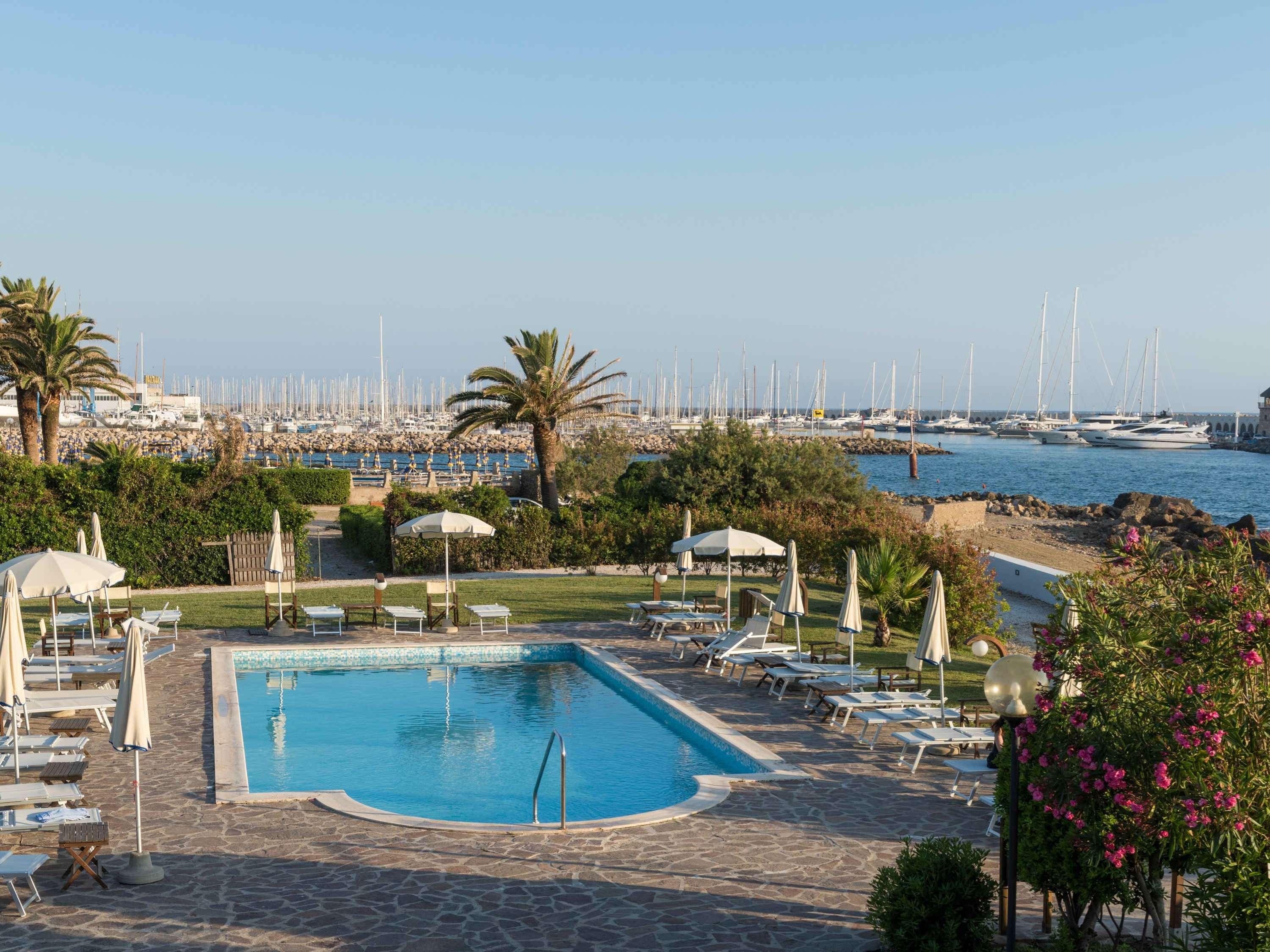 Sunbay Park Hotel Civitavecchia Exterior foto