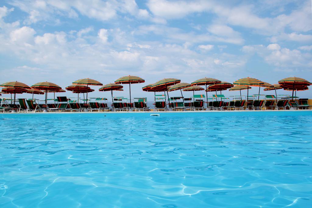 Sunbay Park Hotel Civitavecchia Exterior foto