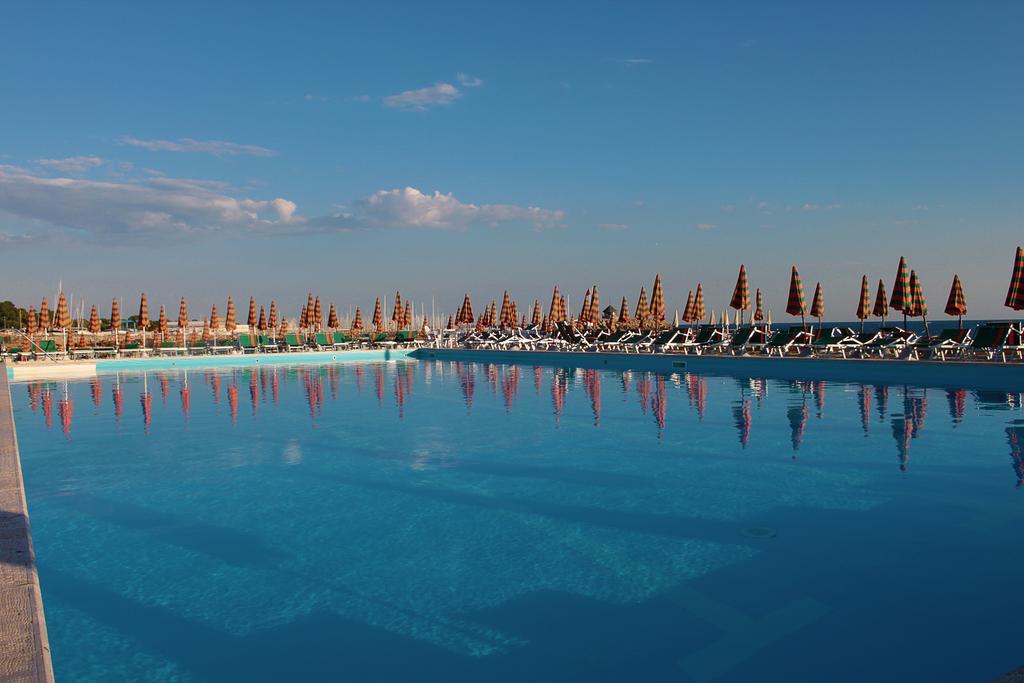 Sunbay Park Hotel Civitavecchia Exterior foto