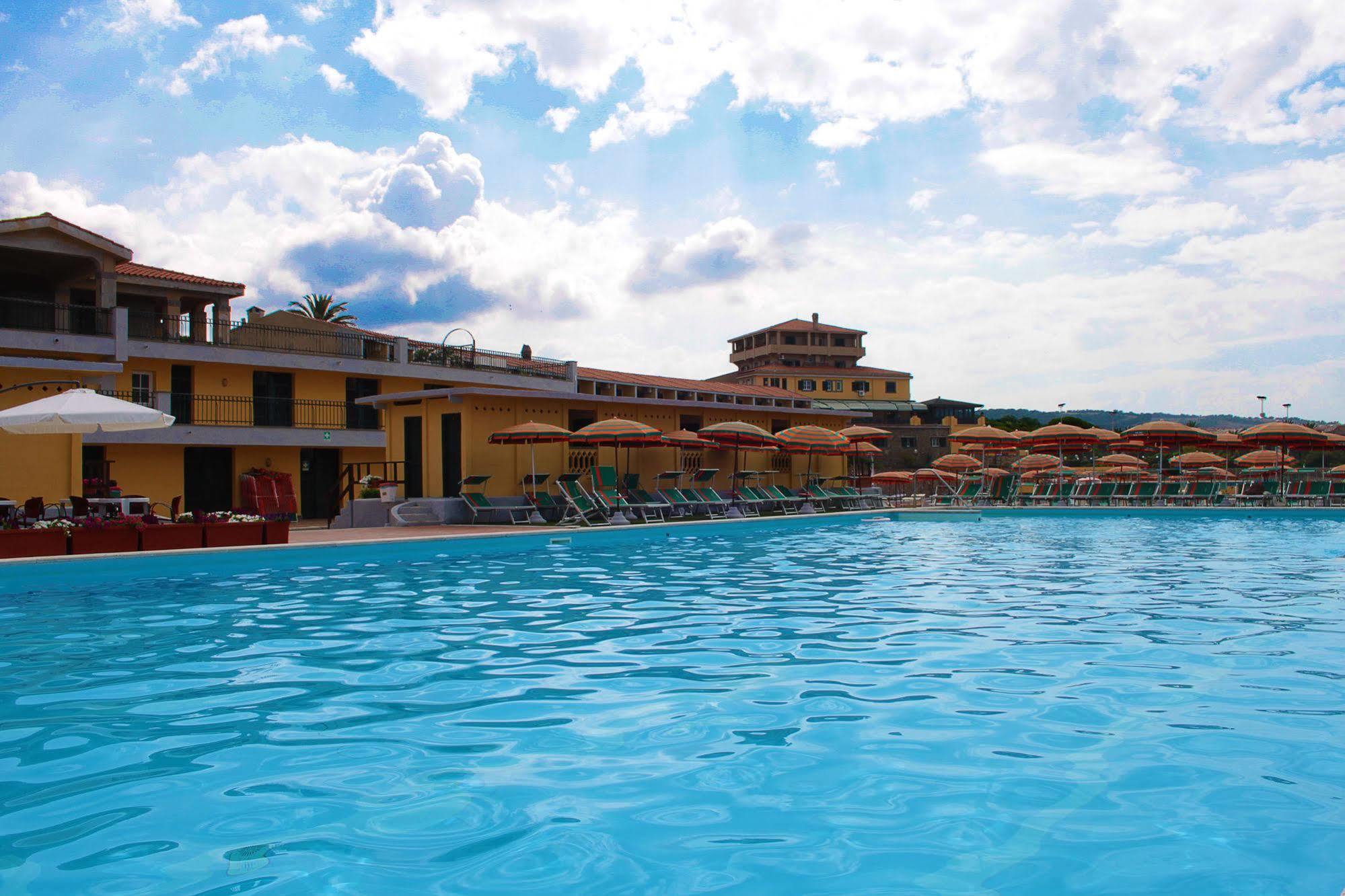 Sunbay Park Hotel Civitavecchia Exterior foto
